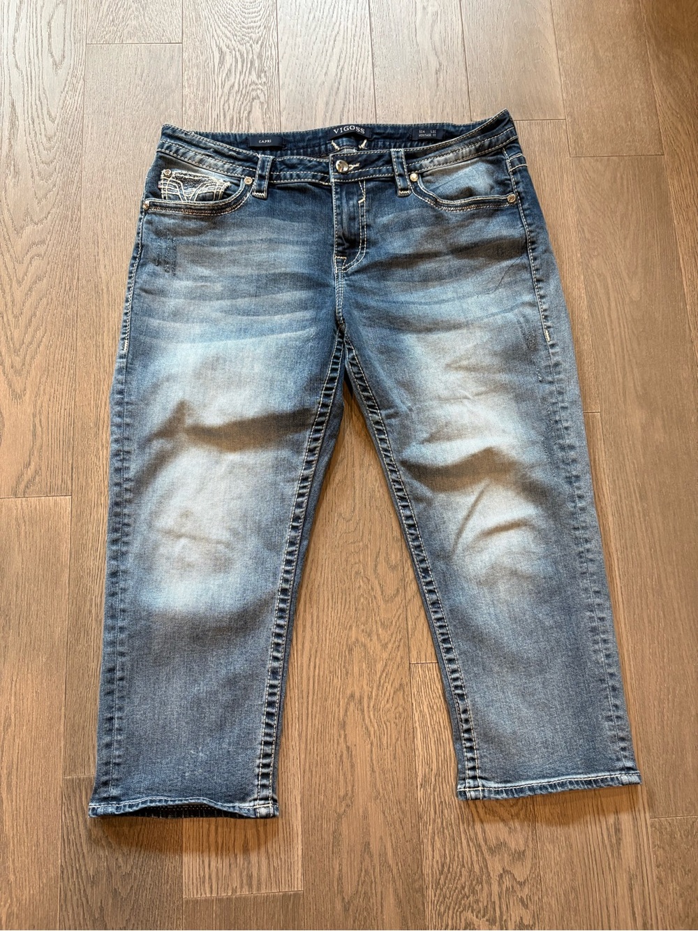 Vigoss Women’s Light Wash Relaxed Straight Denim Capris